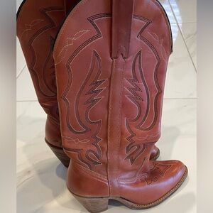 MISS CAPEZIO LEATHER COWBOY BOOTS